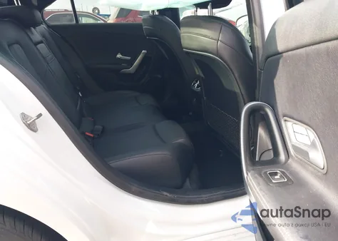 2020 Mercedes-Benz A 220 4Matic z USA, uszkodzony, nr VIN WDD3G4FB0LW042426